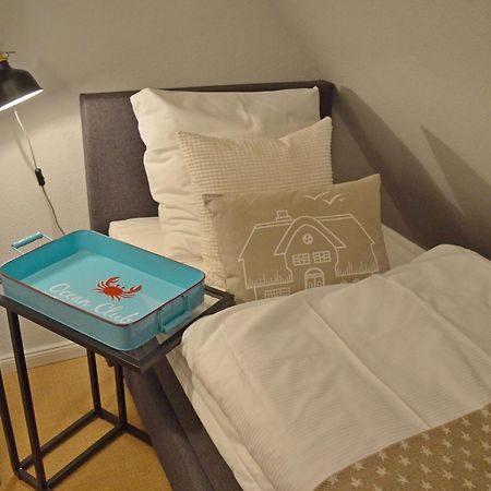 Morderne 3-Zimmerwohnung In Einer Hausscheibe Unter Reet Westerland Exteriör bild